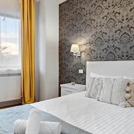 City Heart Retreat Elegant Apartment-2