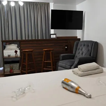 Luxury 1BR studio near Hanul Drumetului Bucharest-2