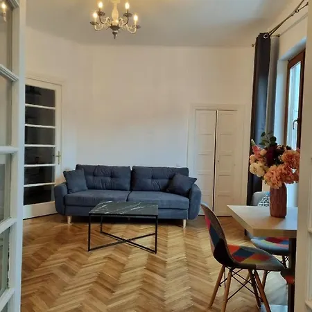 Cozy Apartment Near City Center-2