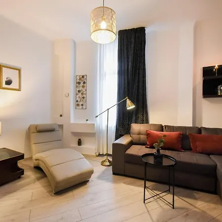 Discover Comfort: Charming & Spacious Apartment In The Old Town-3