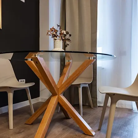 Central Spacious Apartment 506-3