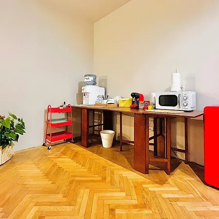 City Center Unirii Square Private Rooms With City View - Shared Amenities-2