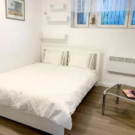 Central Studio Flat-2
