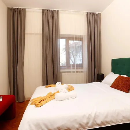 Cozy & Roomy -3Bdr Near Old Town - Chill & Relax-3