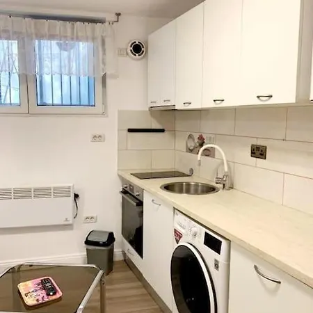 Central Studio Flat-3