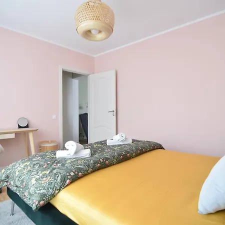 Stylish Apartment With Video Projector-3