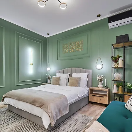 Cozy Green House-2