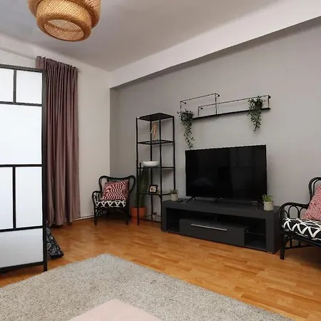 3 Bdrm Apartment In City Center-3