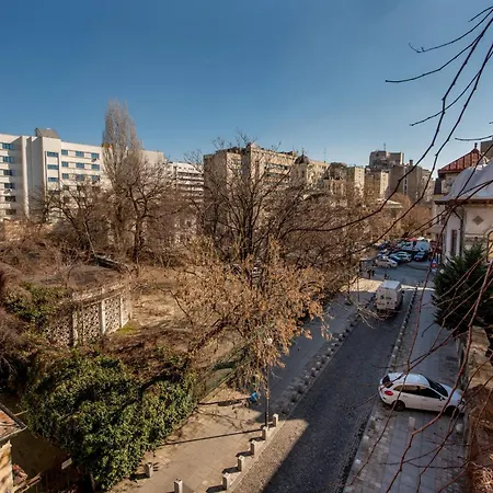 Downtown Studios - Your Modern Escape Near Ateneul Roman-2
