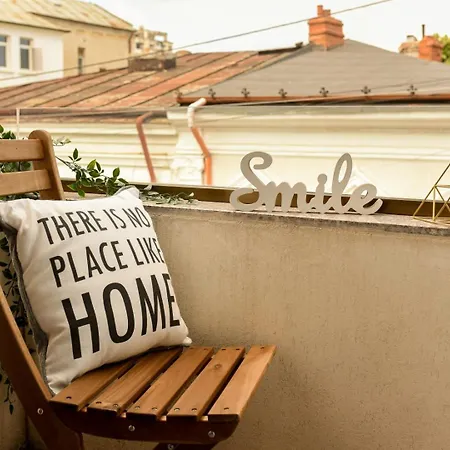 Home Away From Home - Modern & Cozy Apartments Near Vibrant Unirii Area-3