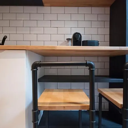 Retro Midtown Apartment-2