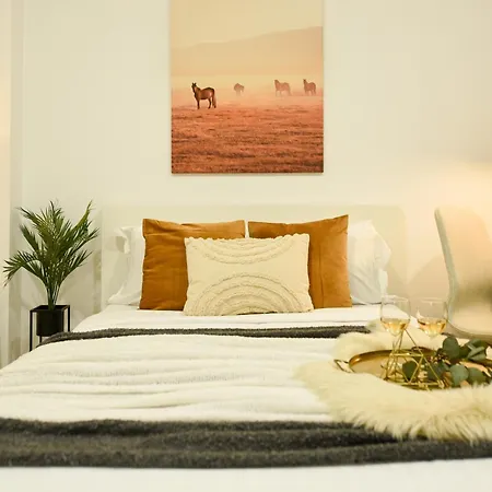 Ideal Home - Spacious & Modern Accommodation Near Unirii Square-2