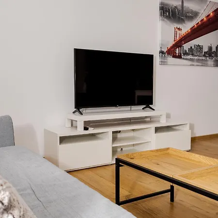 Romexpo Relax Spacious Apartment-2