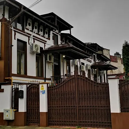 Joe Hostel-3