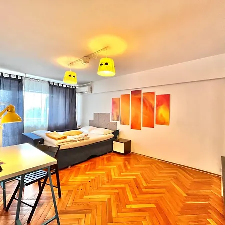 City Center Unirii Square Private Rooms With City View - Shared Amenities-3