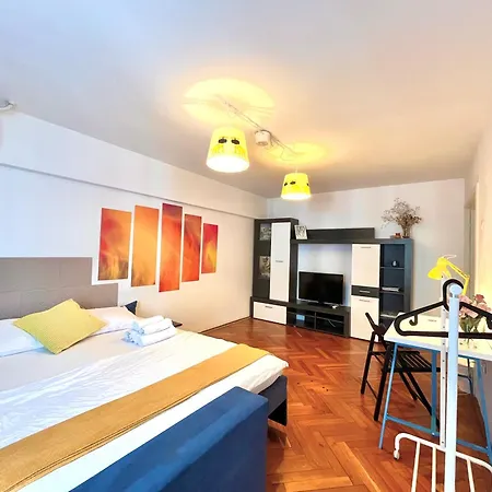 City Center Unirii Square Private Rooms With City View - Shared Amenities-2