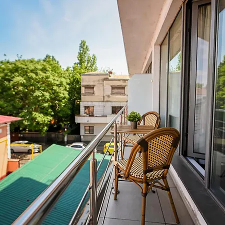 Urban Elegance - Stylish Central Accommodation-3