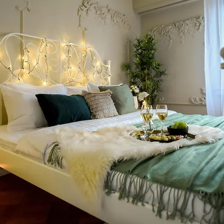 Cozy Studio Overlooking The Old Town-2