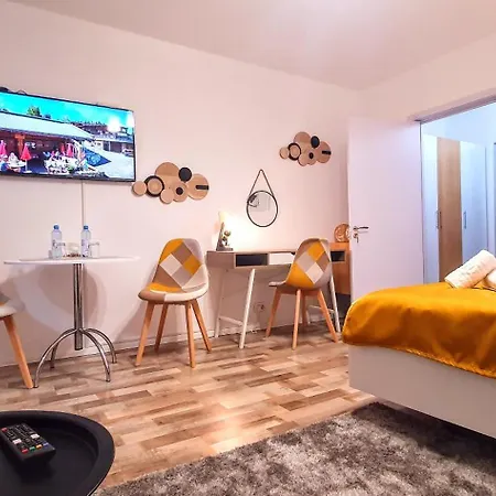 The Yellow King - Luxurious Apartment-3