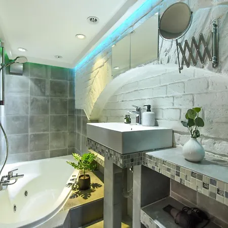 Central Comfort - Duplex-Style Studios On Regina Elisabeta-2
