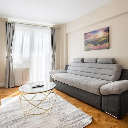 City View Apartment With Private Balcony-3