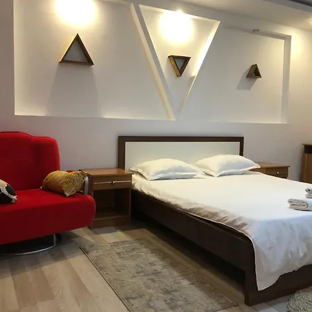 Charming And Intimate Getaway In Bucharest - Near Unirii Square-3