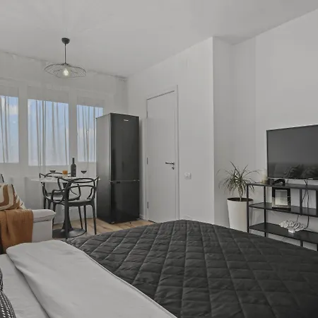 Urban View Studio - Free Parking - Metro Station - Self Check-In - Shops-2