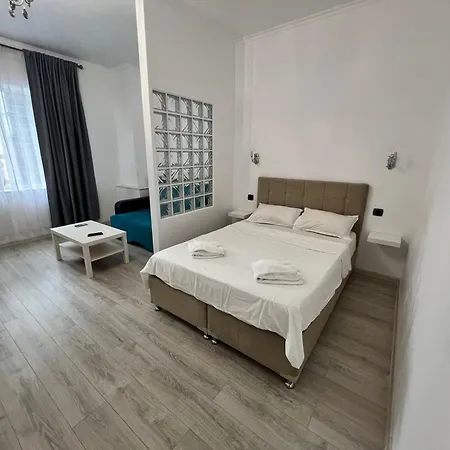 Bright & Beautiful Studio In Prime Location Walk To Everything-2