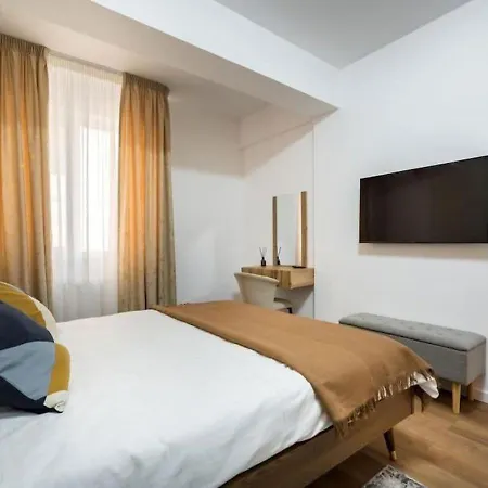 Bonita - Chic Urban Retreat With Private Balcony-2