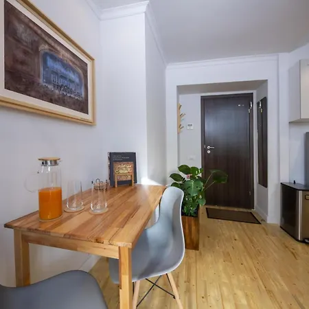 Athenaeum Spacious& Cozy 1Br Prime Location W Balcony-3