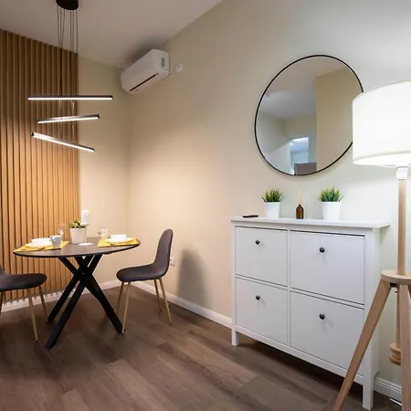 Luxe Suites Romana-3