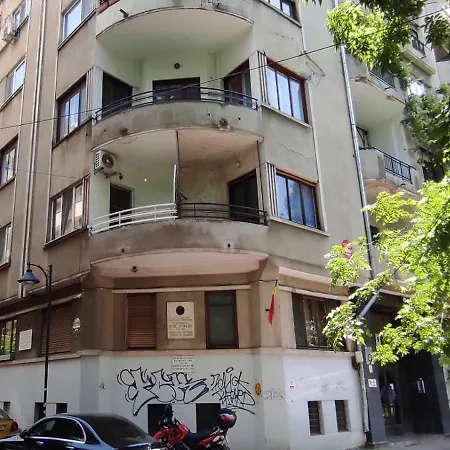 Spacious City View Apartment With Balcony-2