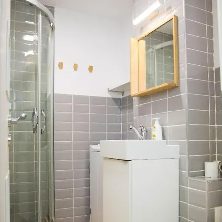 Apartament Elegant & Central Complet Utiliat Self Check-In-2