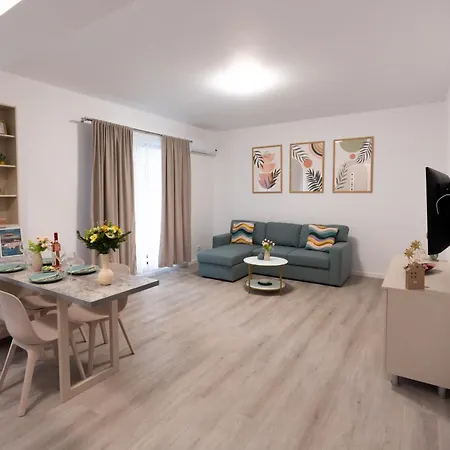 Soni Exclusive Apartments 1218 Plaza With Private Parking & Self Check-In-2