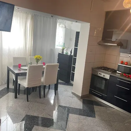 nice 1 bdrm apartment in center-3
