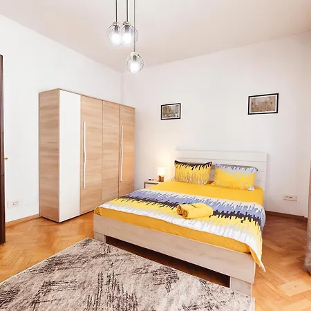 Old Town Comfort & Stylish Apartment-2
