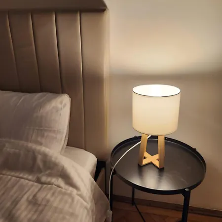 Pi 1 - Apartment In The Heart Of Bucharest, Amazing Location, Cozy, Sleeps 4-3