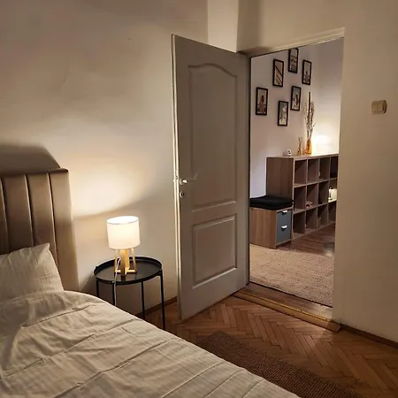 Pi 1 - Apartment In The Heart Of Bucharest, Amazing Location, Cozy, Sleeps 4-2