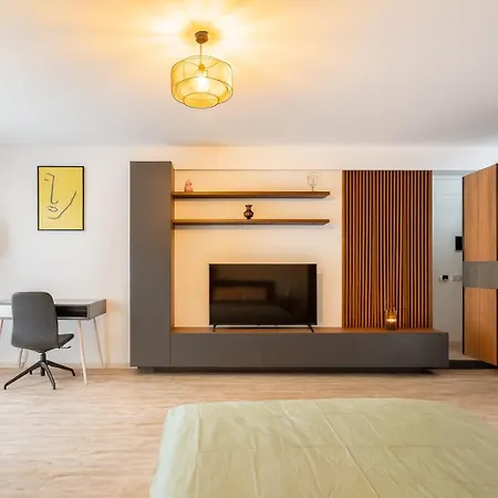 Central Riverside Studio 45 Plus Free Parking-2