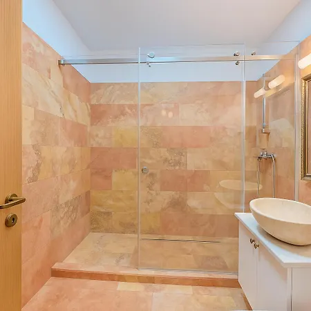 Pink Central Park Loft-3