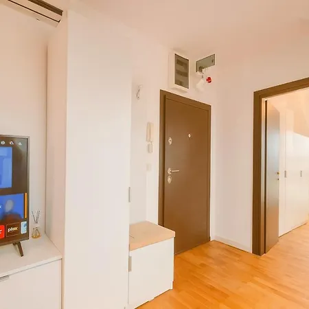 Central Skylight Suites 16-2