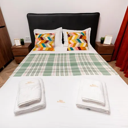 Soni Exclusive Apartments 342 Plaza With Private Parking & Self Check-In-3