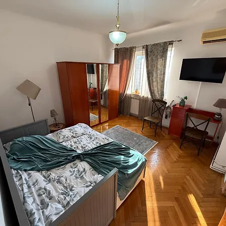 Vintage Apartment-2