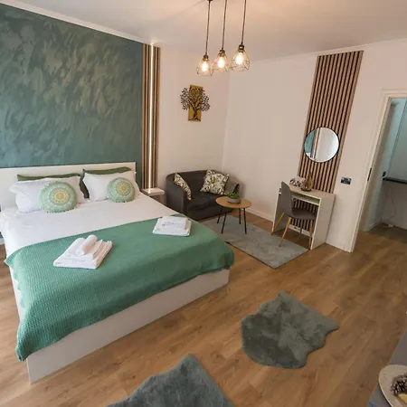 Emerald Heaven Studio With Private Parking-3