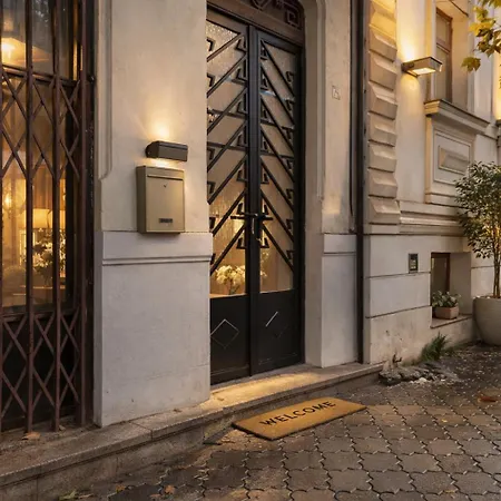 Elegant Stay Near Parliament & Old Town-3