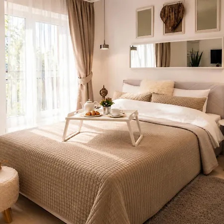 Metropole Apartments Romana Square-3