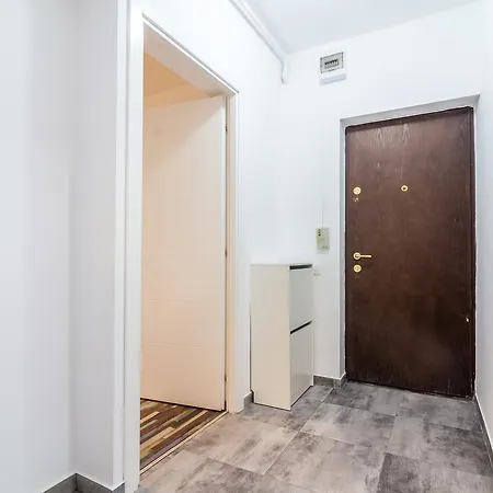 Urban Retreat Near Metro & Mega Mall-3