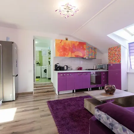 Queen Holiday Apartment-3