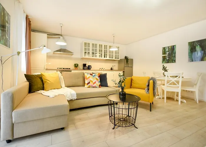 Comfy Spot - 1 Br- & Parking Included In North Business Area