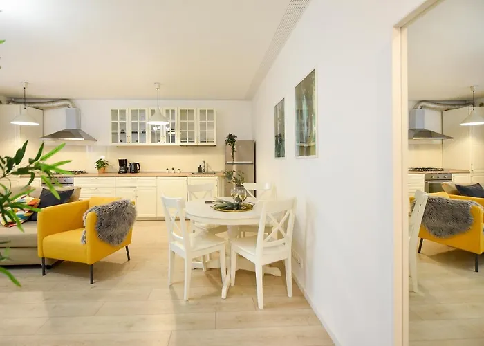 Comfy Spot - 1 Br- & Parking Included In North Business Area